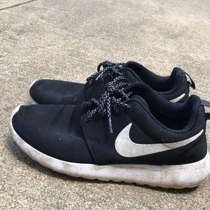 RARE Women’s Nike Roshe